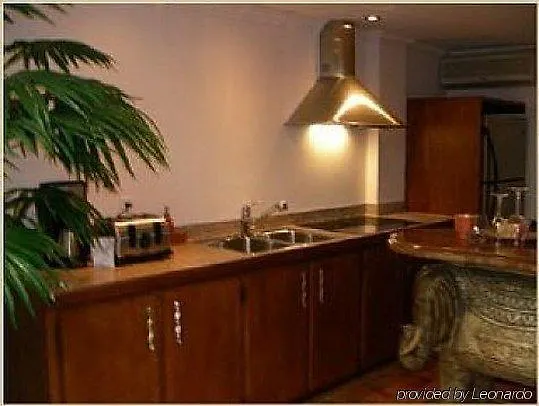Hotel Kutuma Montreal 4*,