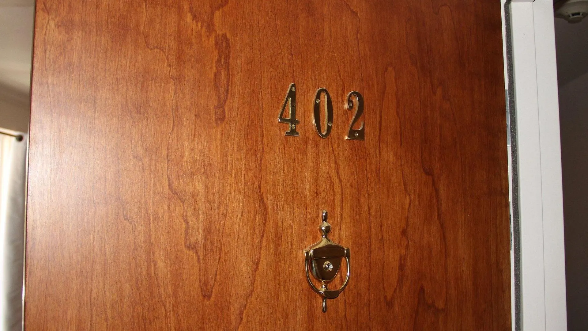 Hotel Kutuma Montreal 4*,