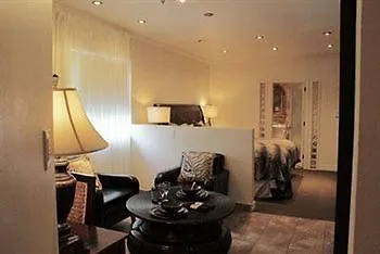 ****  Hotel Kutuma Montreal Canada
