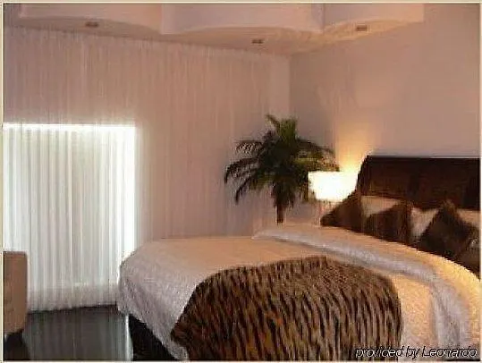 Hotel Kutuma Montreal 4*,  Canada